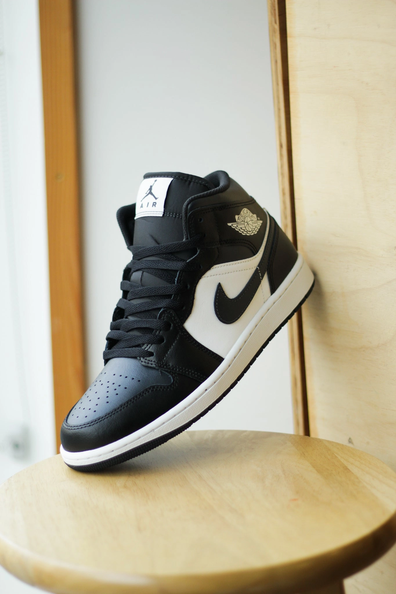 AIR JORDAN 1 MID (GS) OFF NOIR