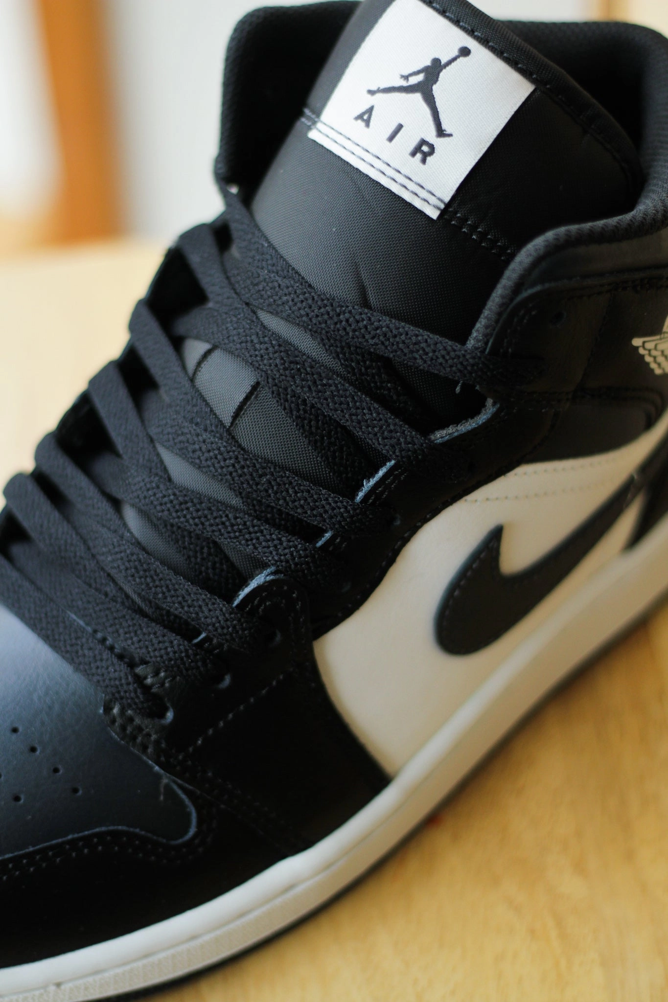 AIR JORDAN 1 MID (GS) OFF NOIR