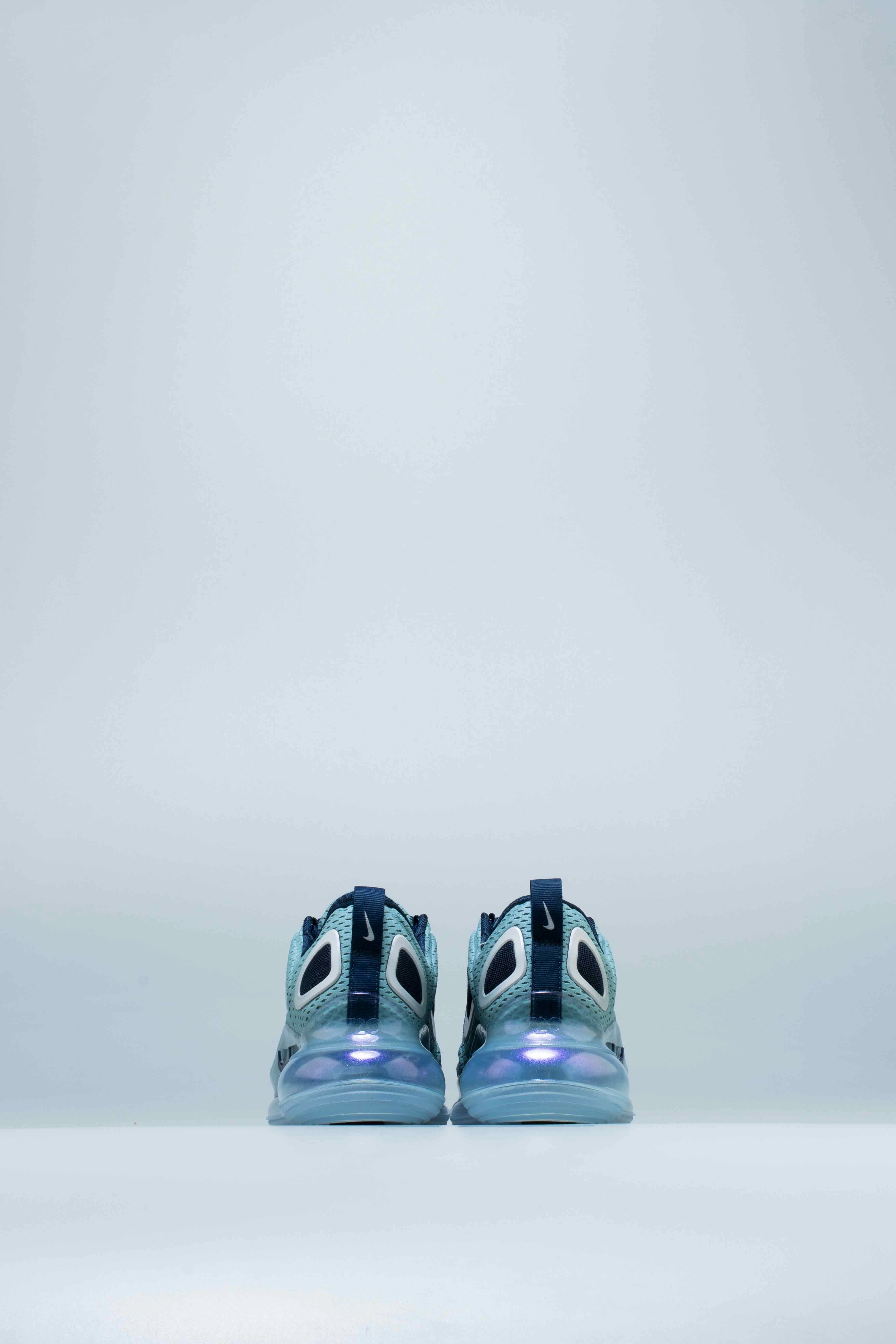 Air Max 720 Womens Shoe - Metallic Silver/Midnight
