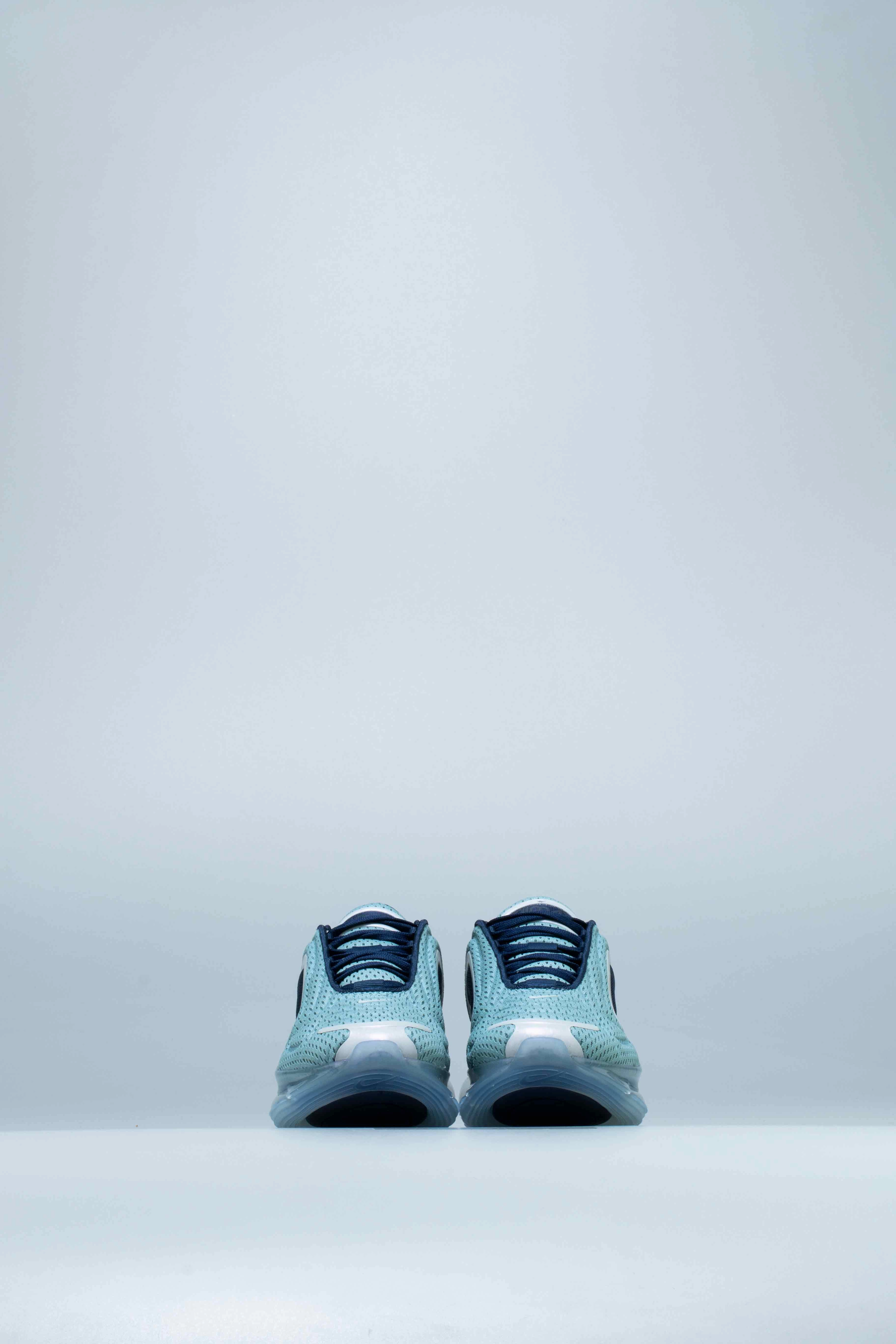 Air Max 720 Womens Shoe - Metallic Silver/Midnight