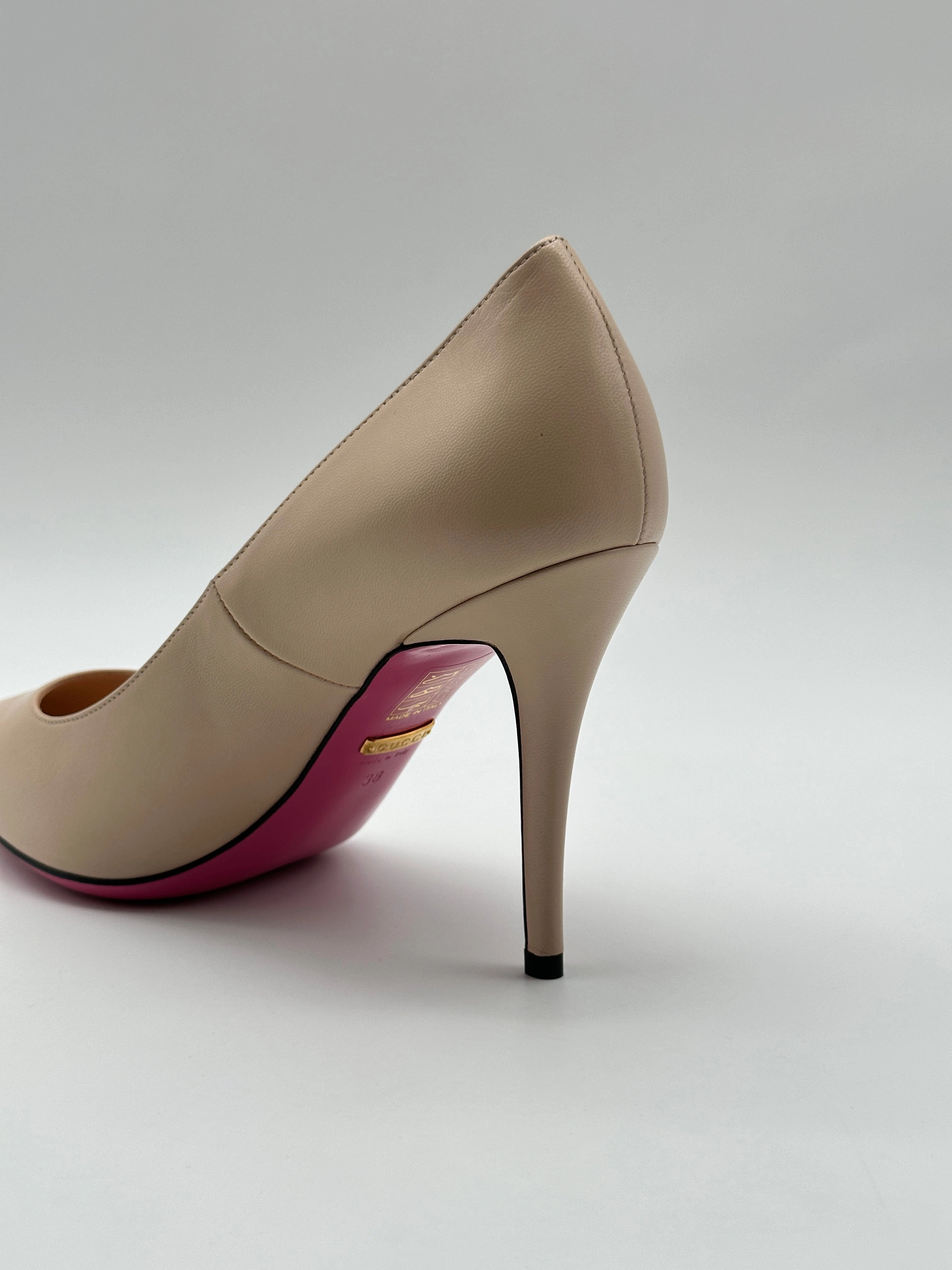 Beige Décolleté