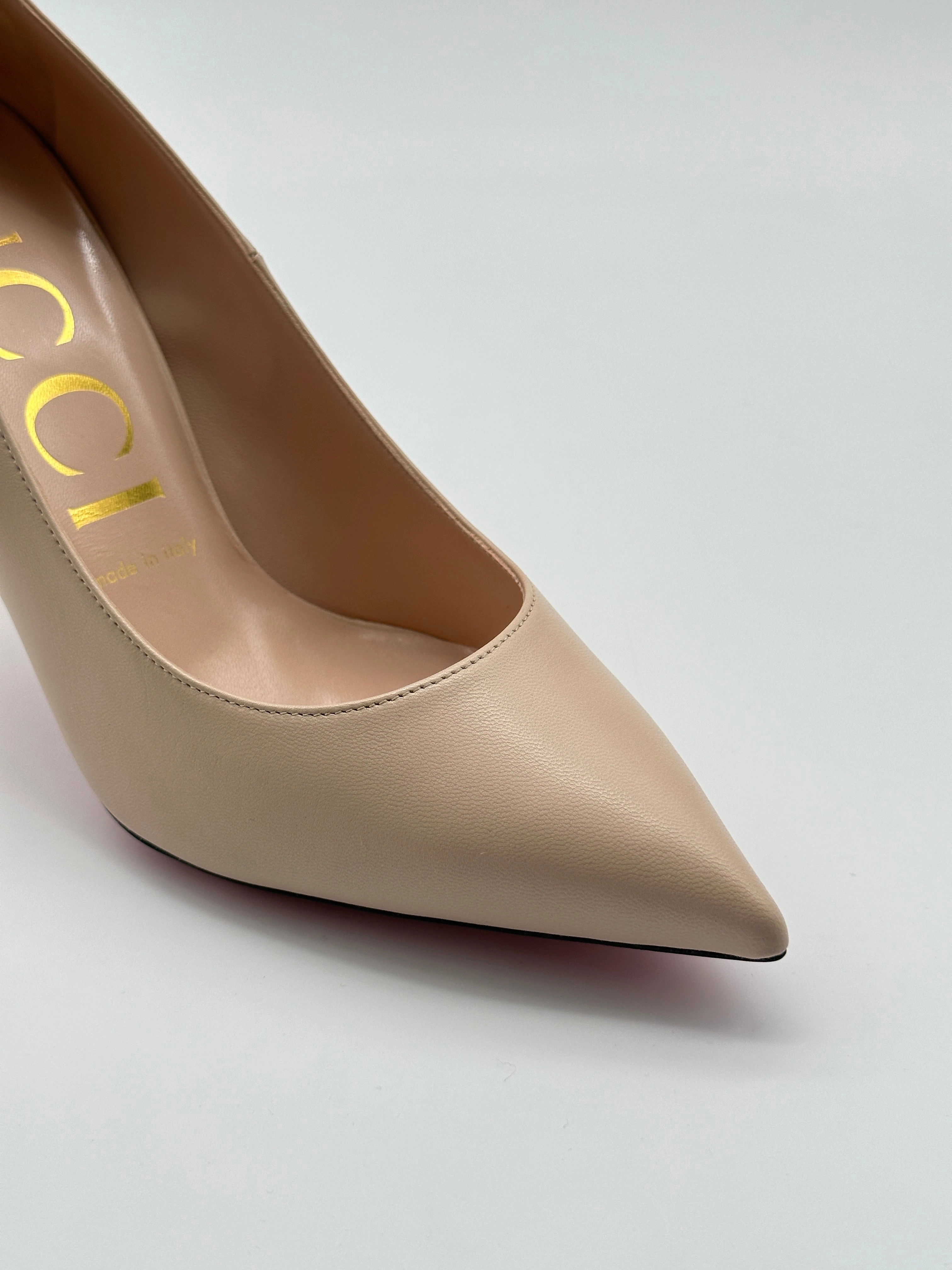 Beige Décolleté