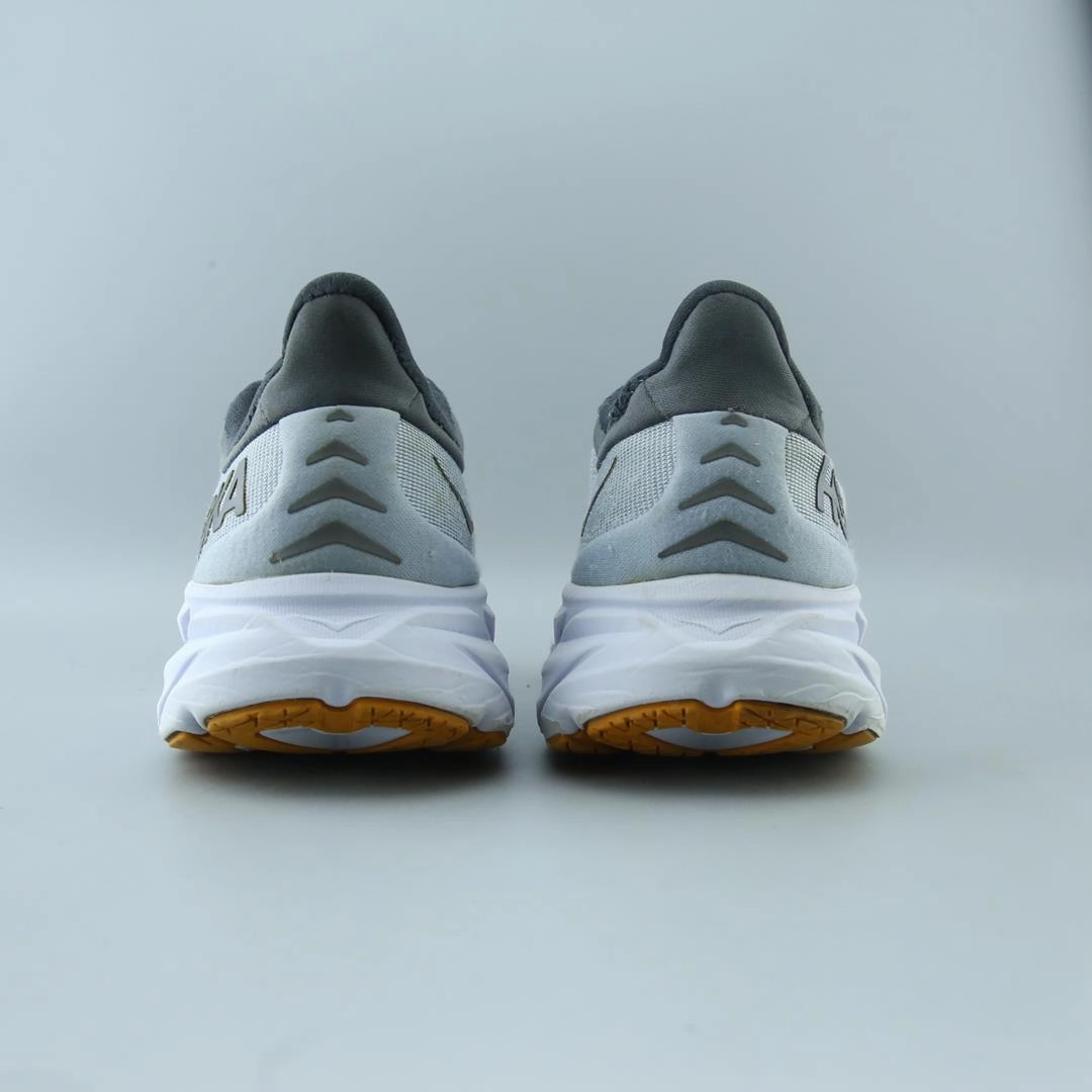 HOKA ONE ONE CLIFTON 8