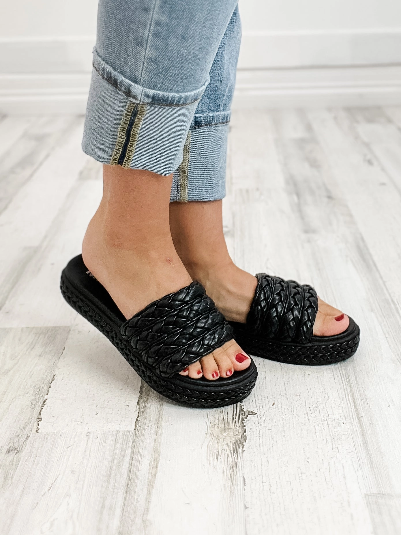 MIA Bri Platform Slides in Black