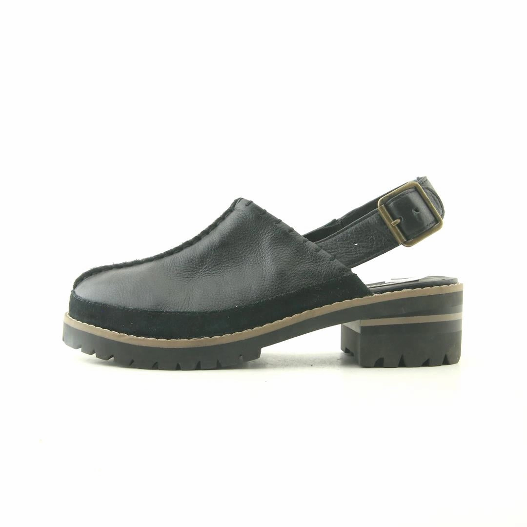 MUK LUKS .