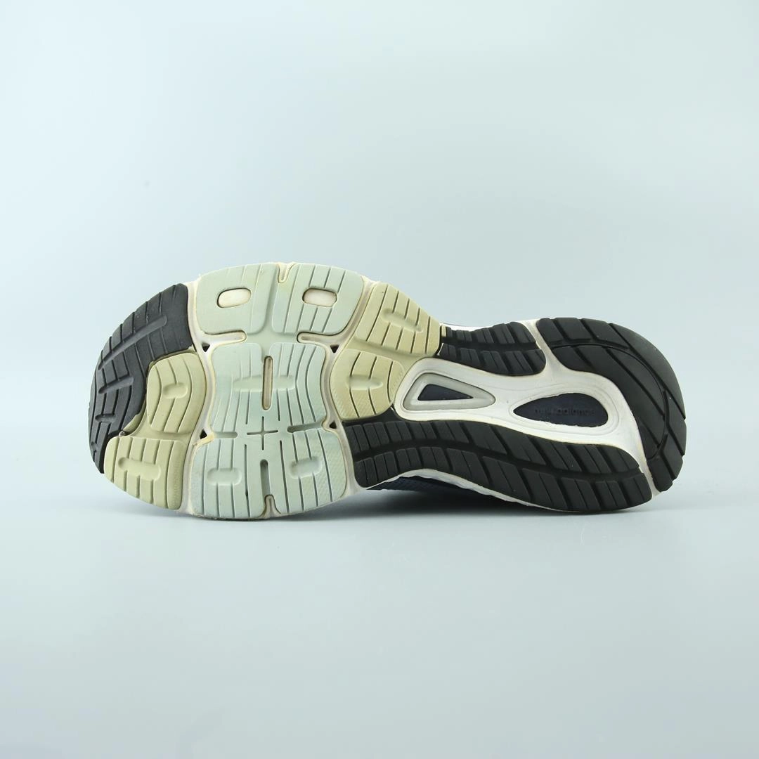 NEW BALANCE 880V9