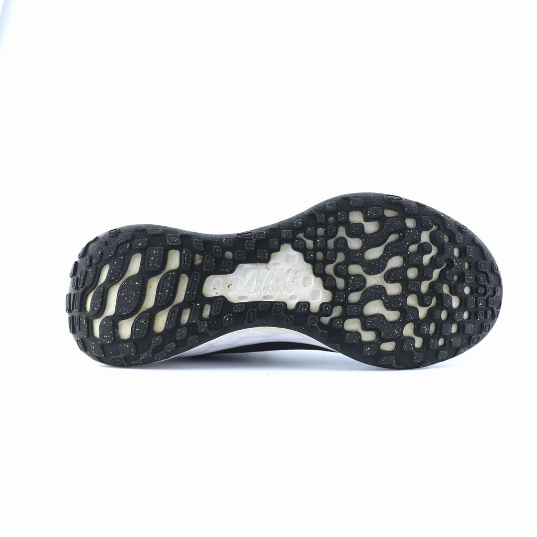 NIKE REVOLUTION 6