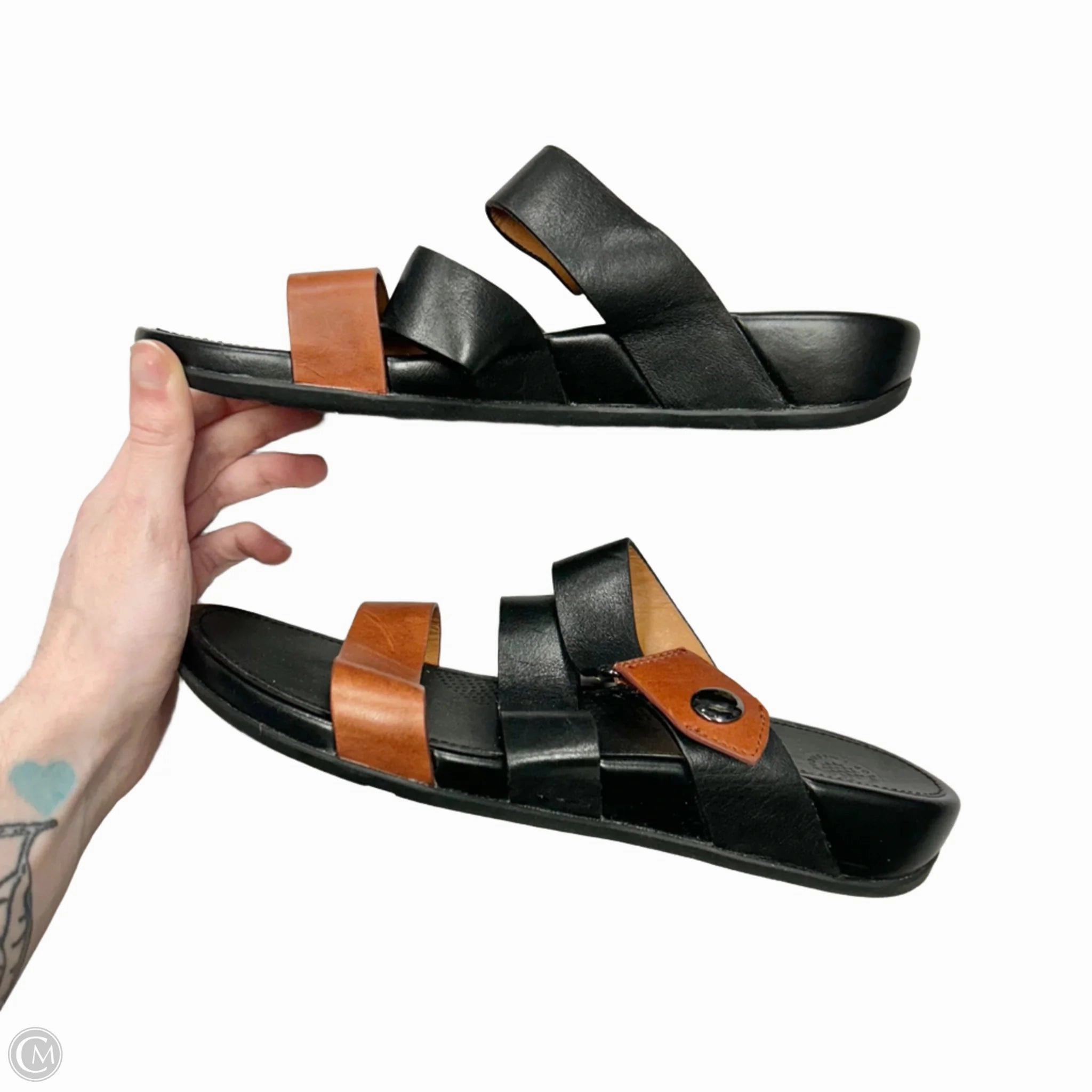 Sandals Flats By Fitflop In Black & Brown, Size: 7