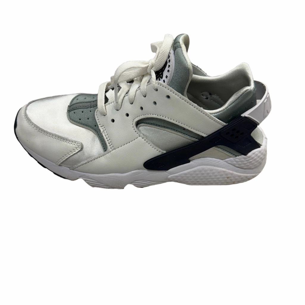 Shoes Athletic By Nike  Size: 10.5