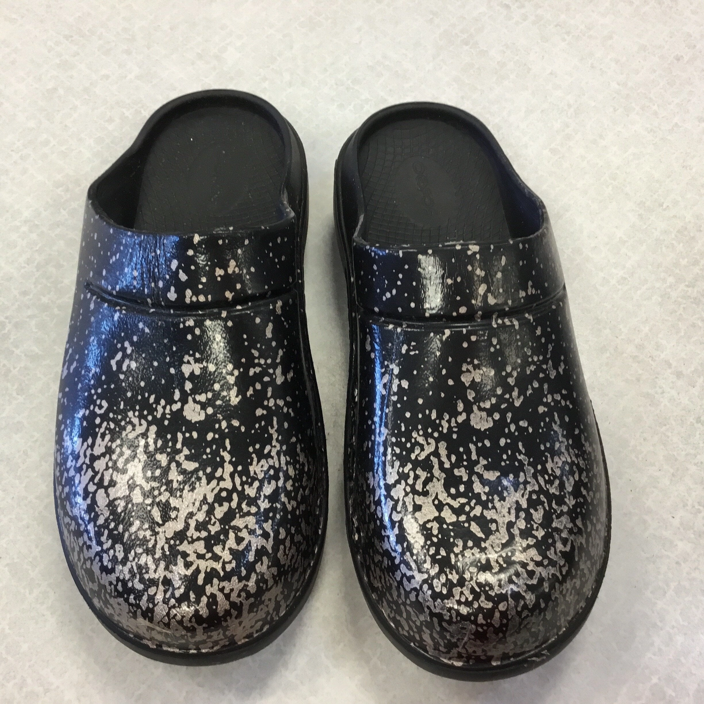Shoes Flats By Oofos  Size: 8