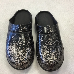 Shoes Flats By Oofos  Size: 8