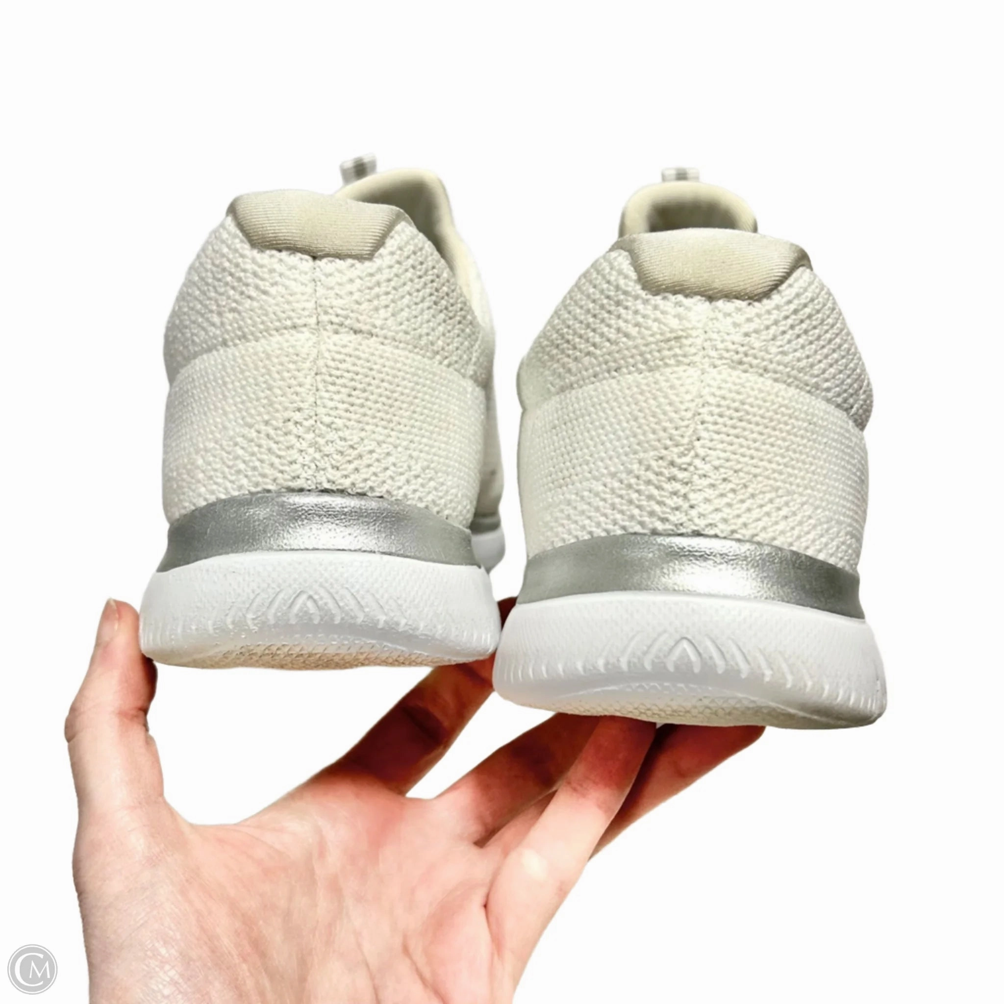 Shoes Sneakers By Skechers In White, Size: 9.5