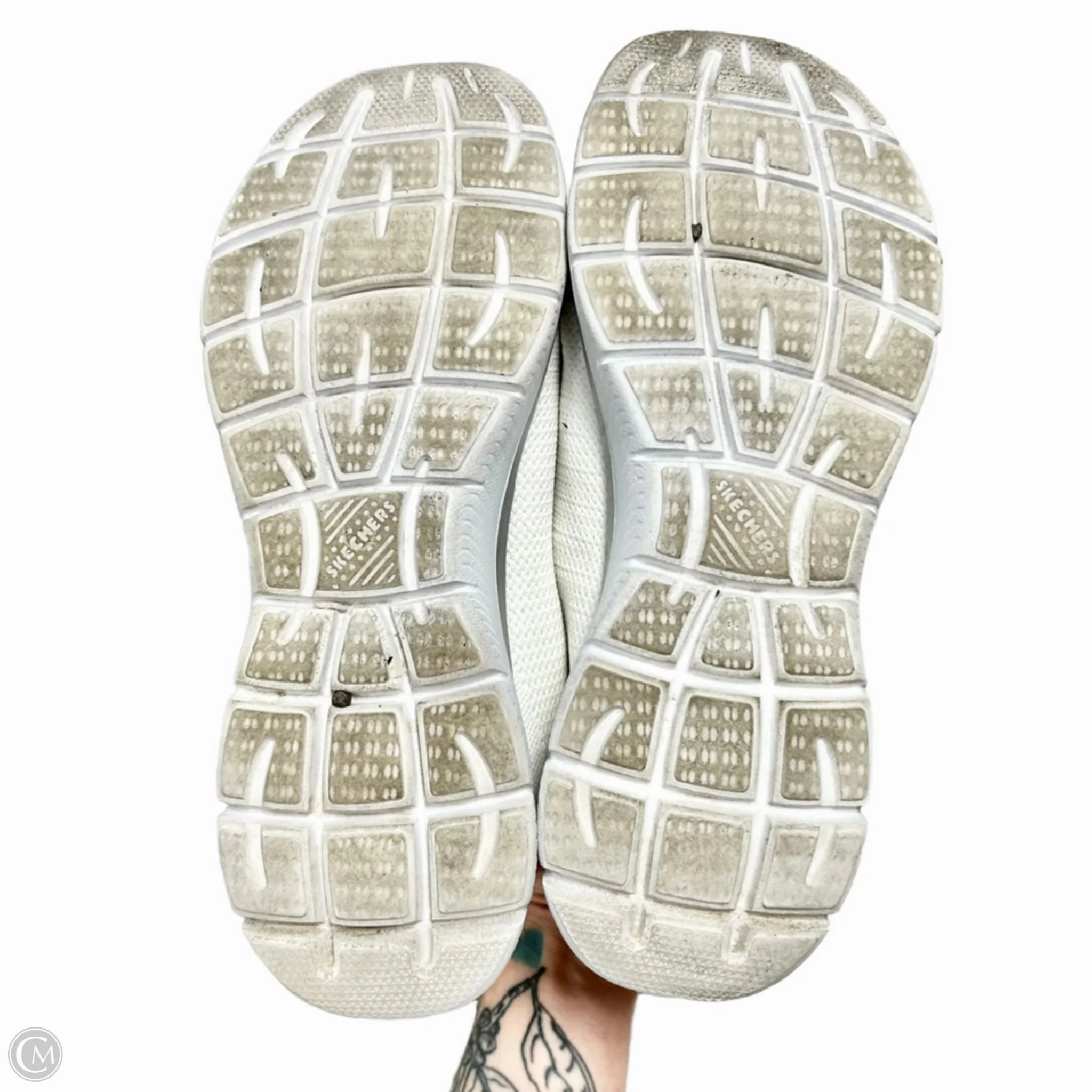 Shoes Sneakers By Skechers In White, Size: 9.5