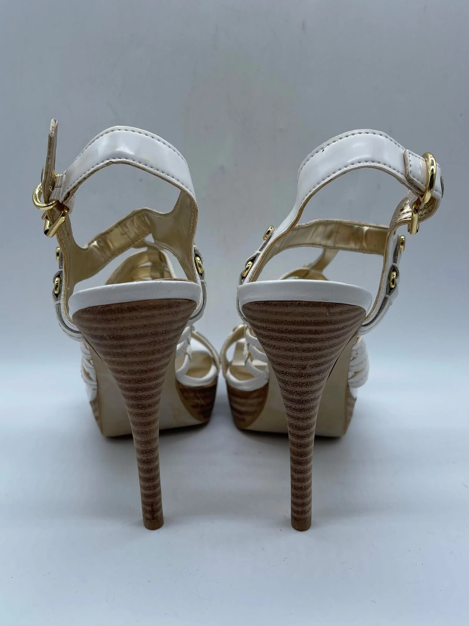 Women's Guess Sandals. 7