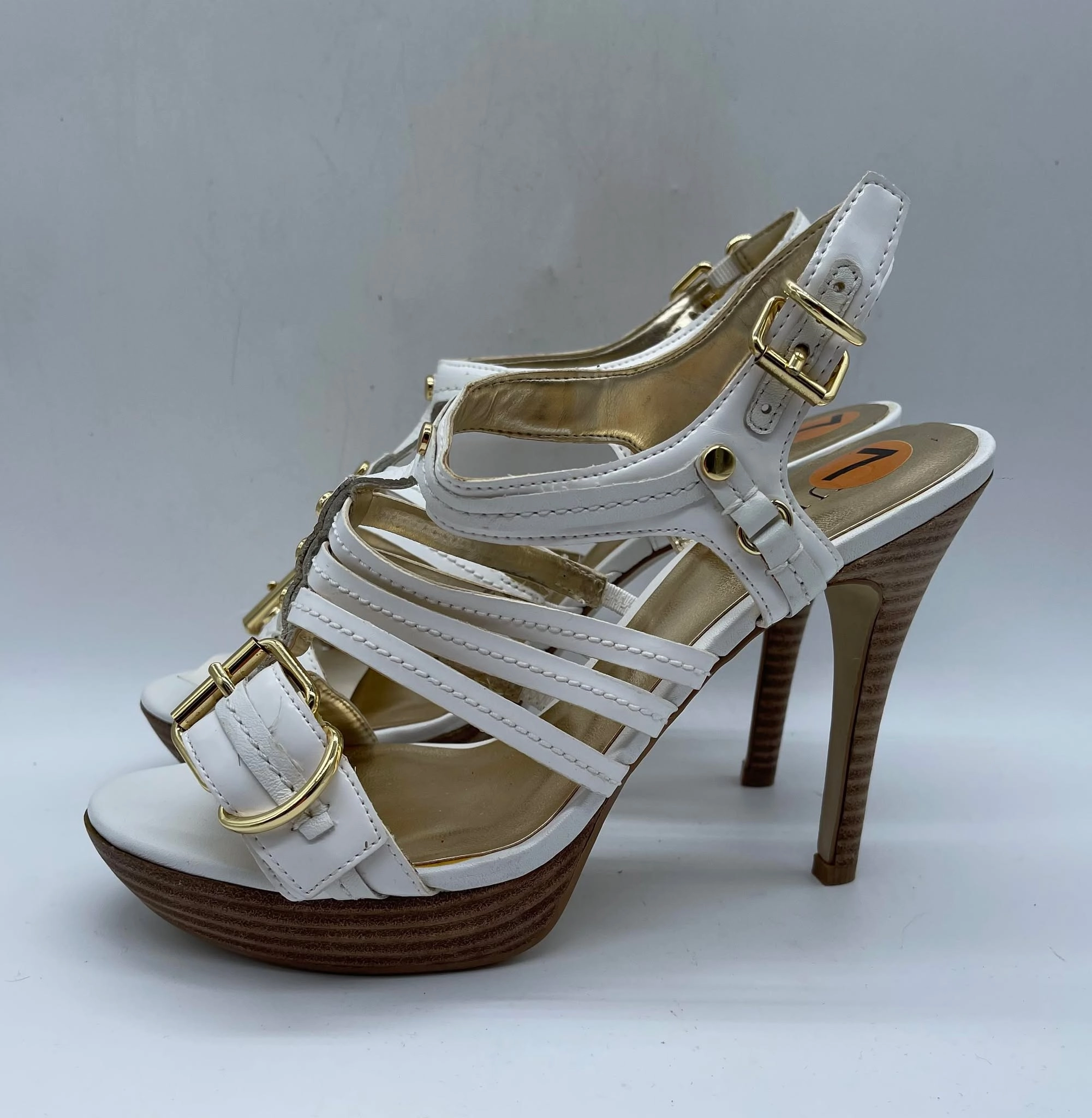 Women's Guess Sandals. 7