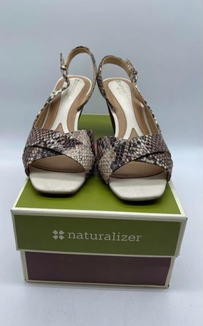 Women's Naturalizer Sandals. 8