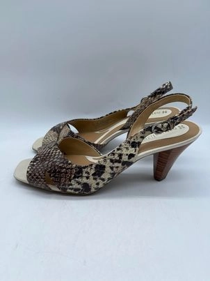 Women's Naturalizer Sandals. 8