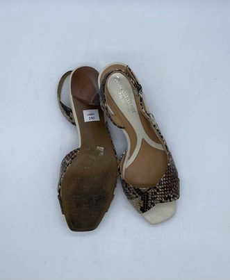 Women's Naturalizer Sandals. 8