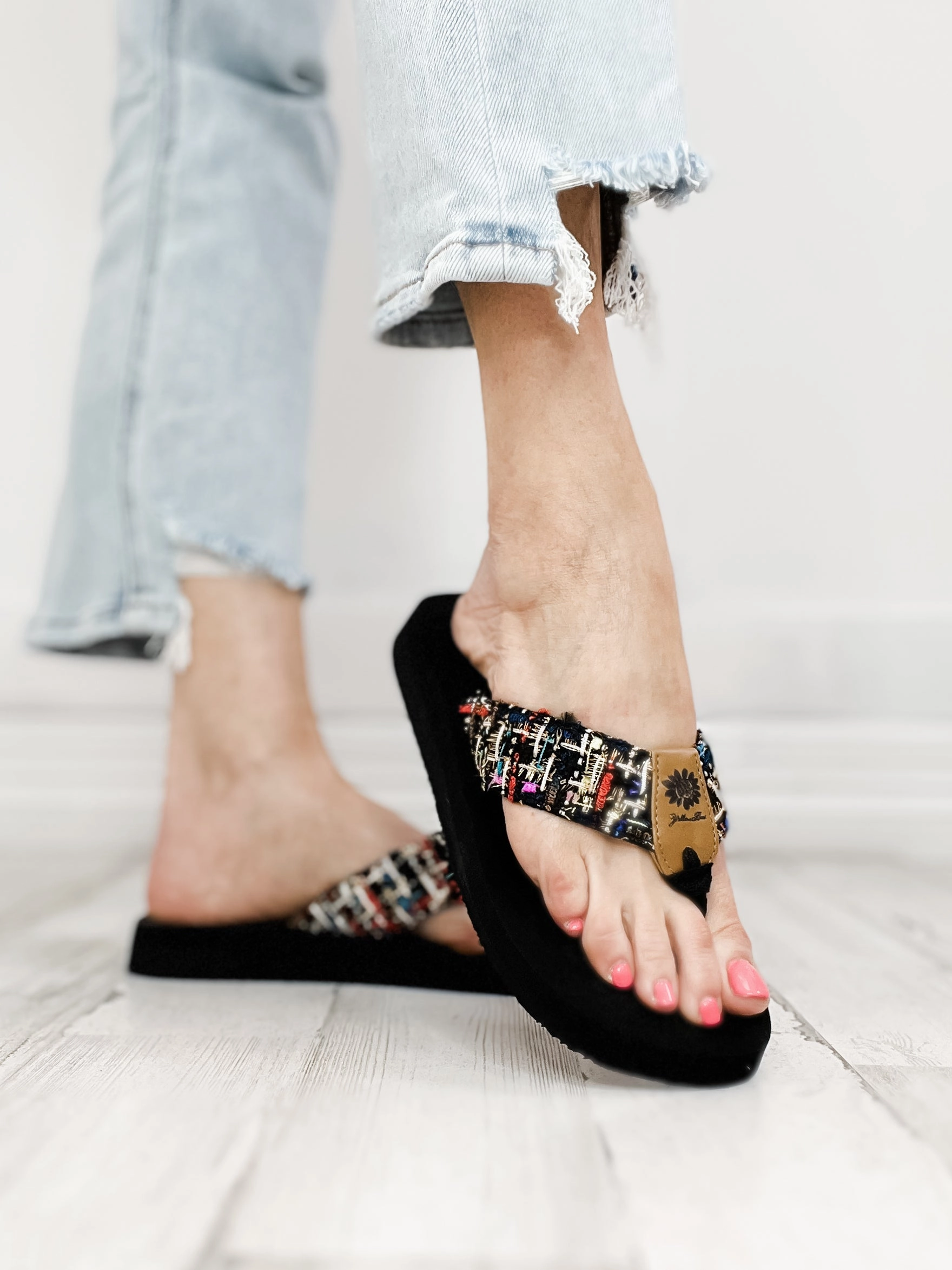 Yellowbox Frisia Flip Flop Shoes in Black Multi