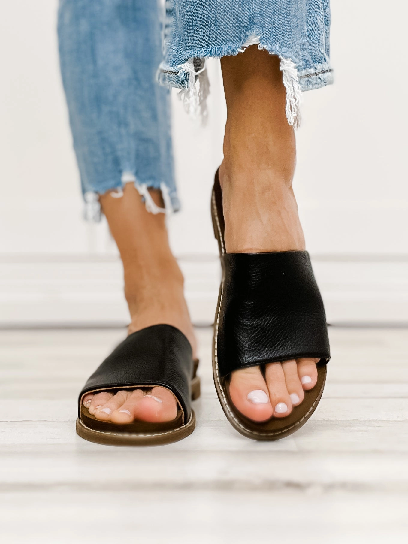 Yellowbox Kalo Slide Sandal in Black