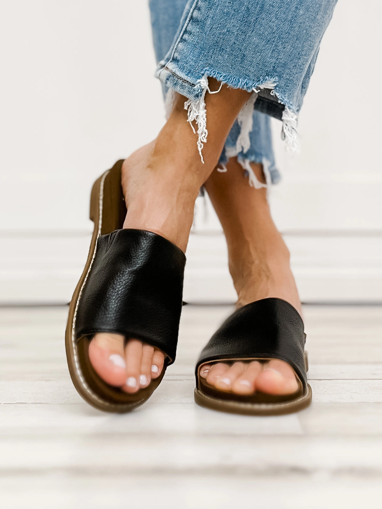 Yellowbox Kalo Slide Sandal in Black