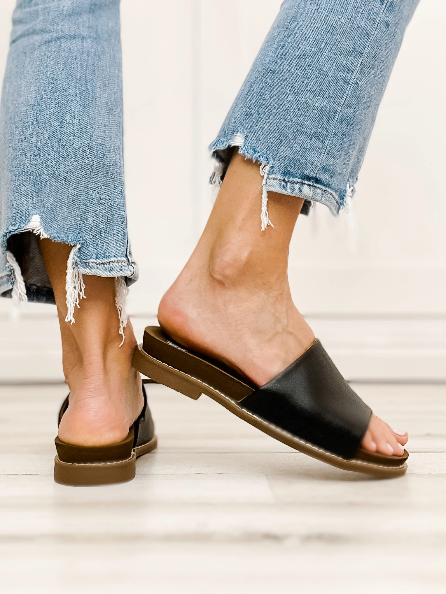 Yellowbox Kalo Slide Sandal in Black