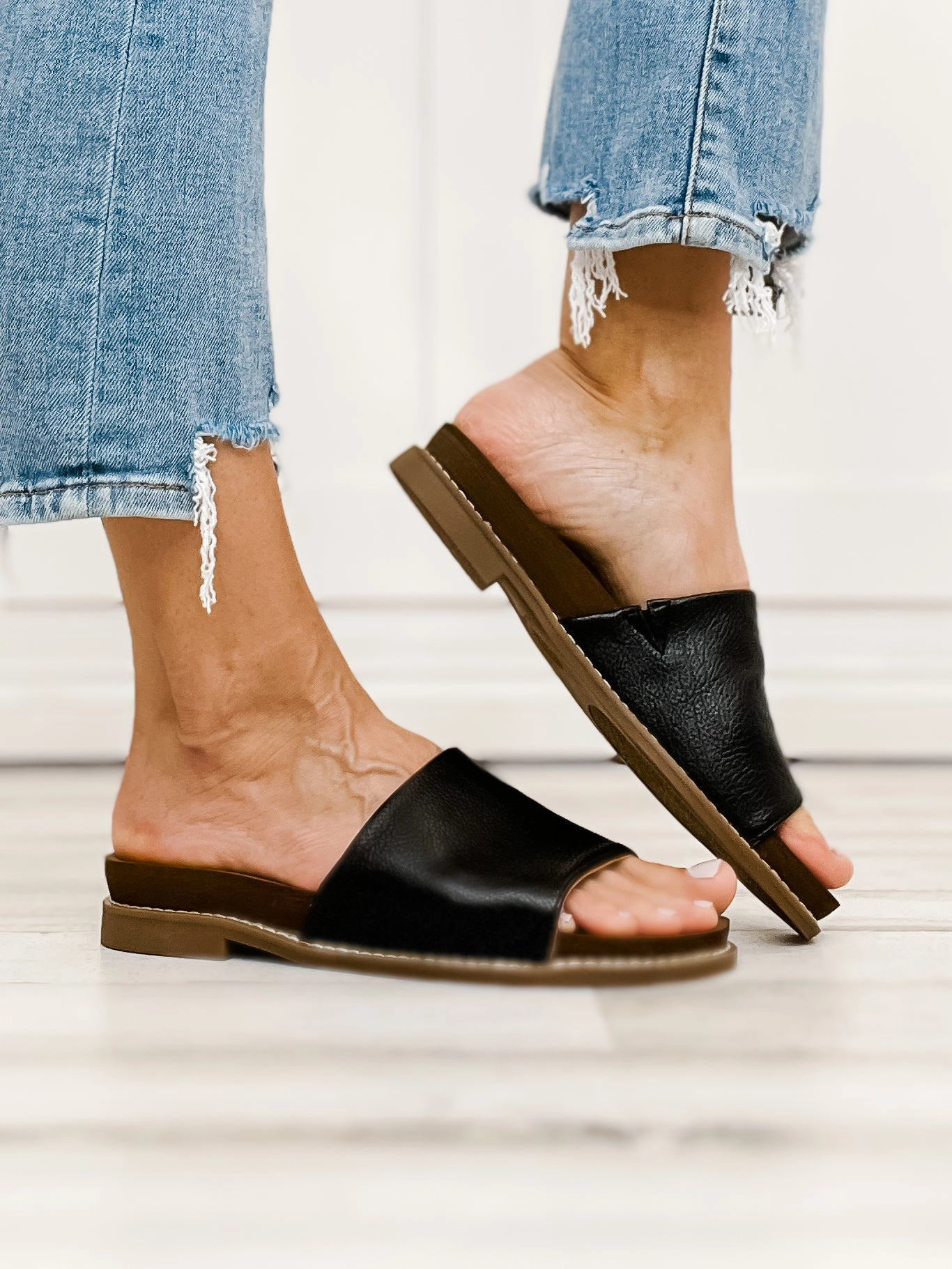 Yellowbox Kalo Slide Sandal in Black