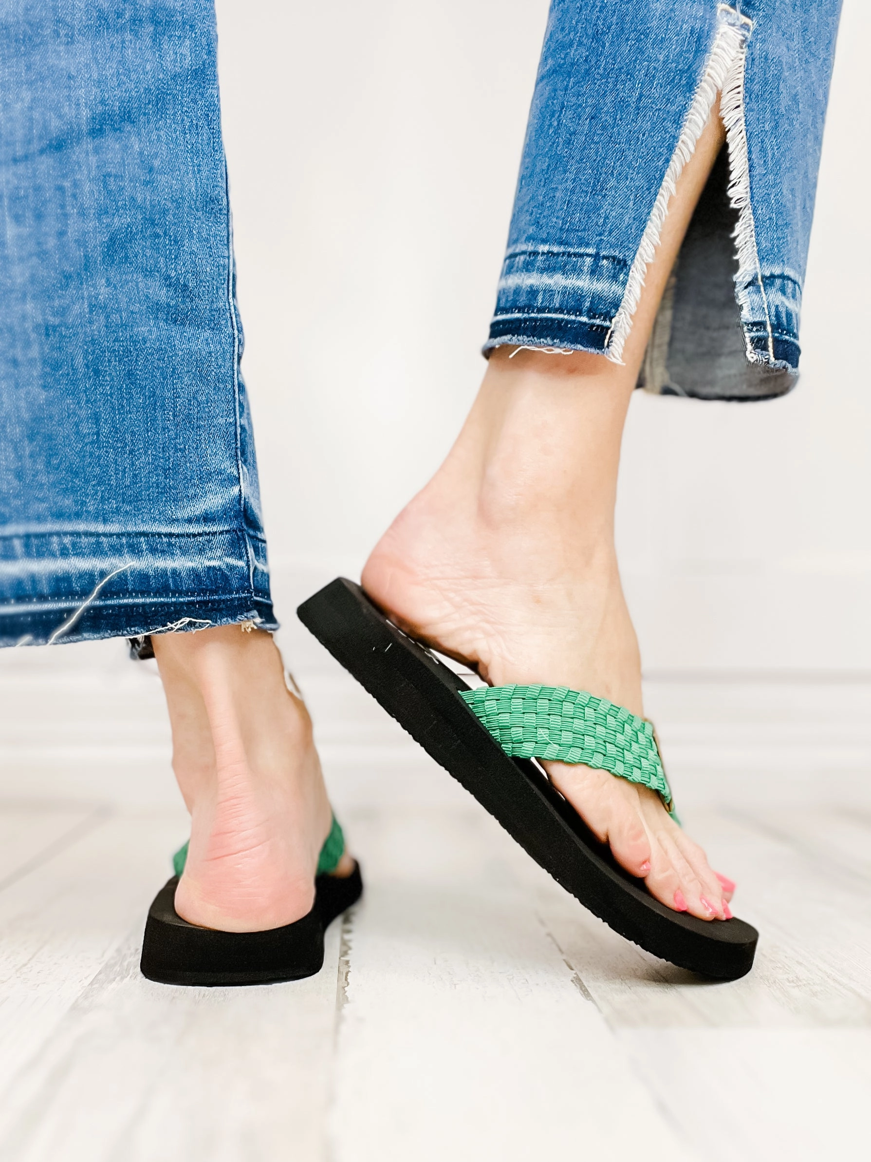 Yellowbox Soleil Flip Flop Shoes in Kelly Green