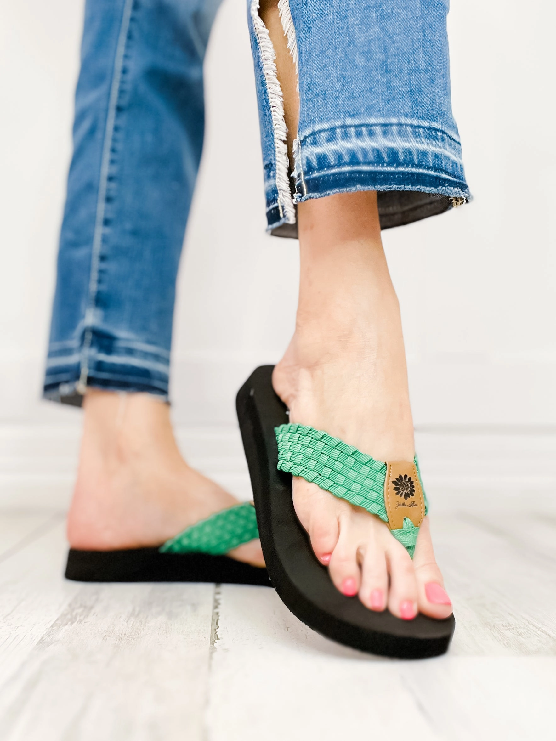 Yellowbox Soleil Flip Flop Shoes in Kelly Green