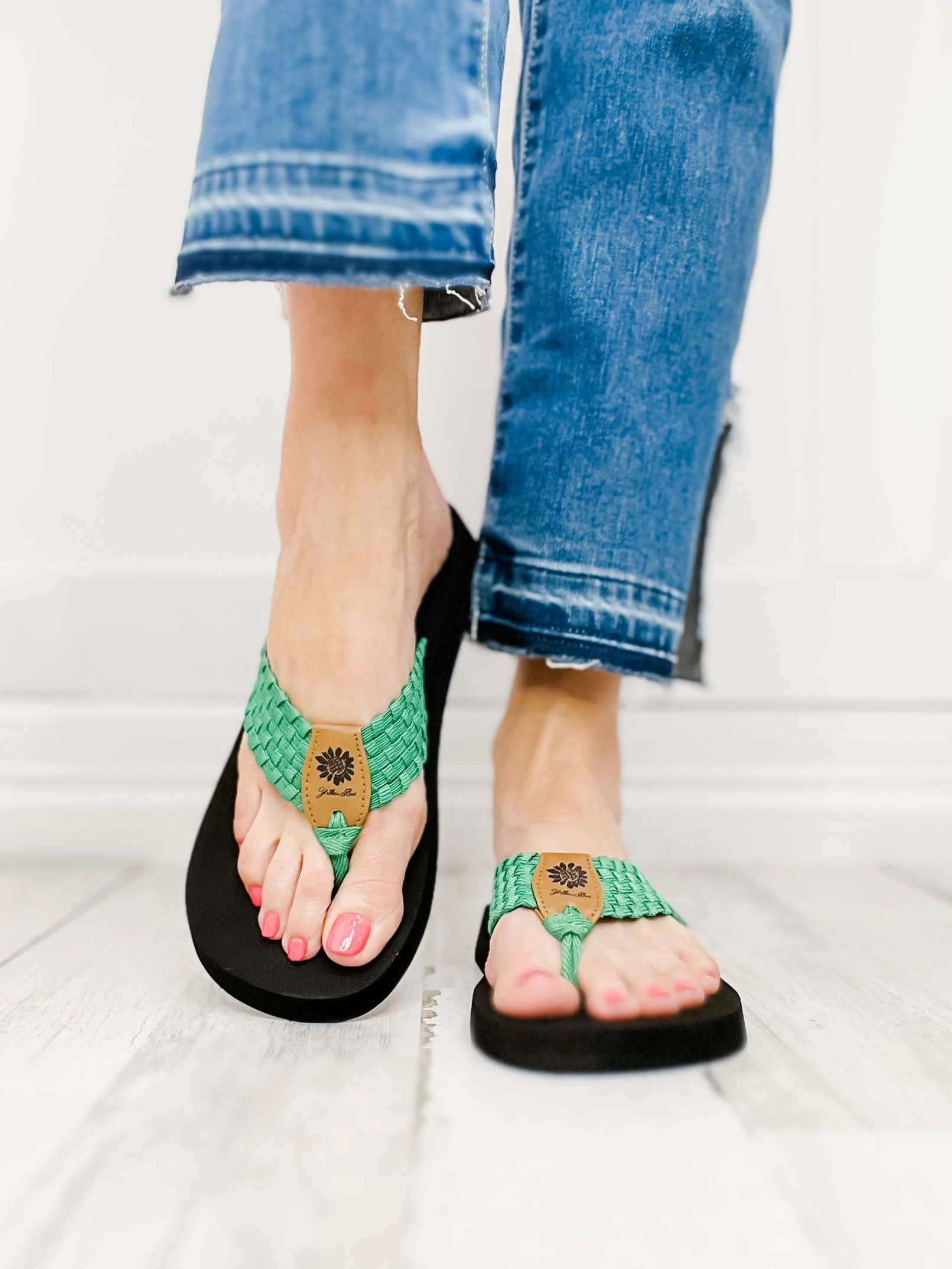 Yellowbox Soleil Flip Flop Shoes in Kelly Green